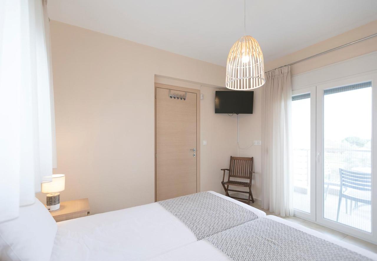 Palm Tree Maisonettes #Feelslikehome Ormos Panagias Exterior foto